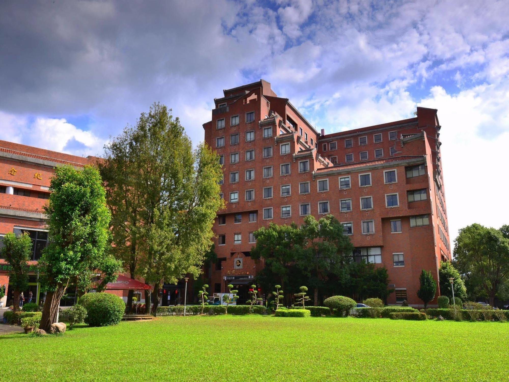 Chientan Youth Hotel Taipei Bagian luar foto